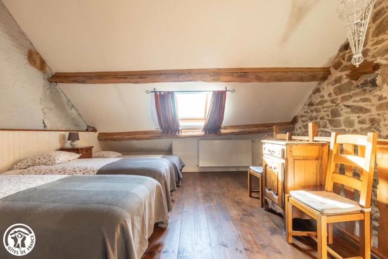 Aux 2 Puys - Gite "Le Lemptegy" Saint-Priest-des-Champs エクステリア 写真