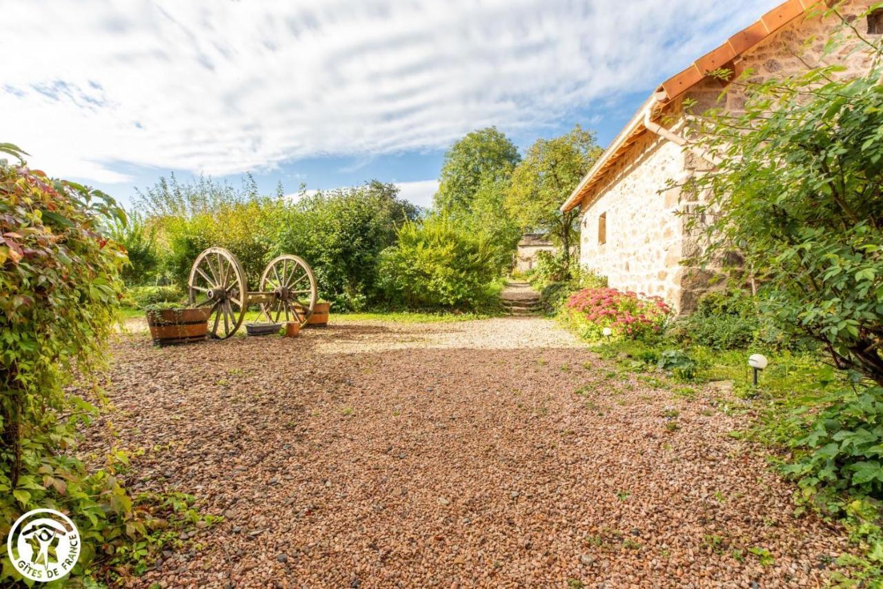 Aux 2 Puys - Gite "Le Lemptegy" Saint-Priest-des-Champs エクステリア 写真